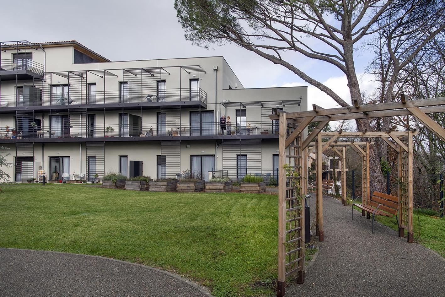 Domitys L'Amarante Aparthotel Cahors Exterior photo